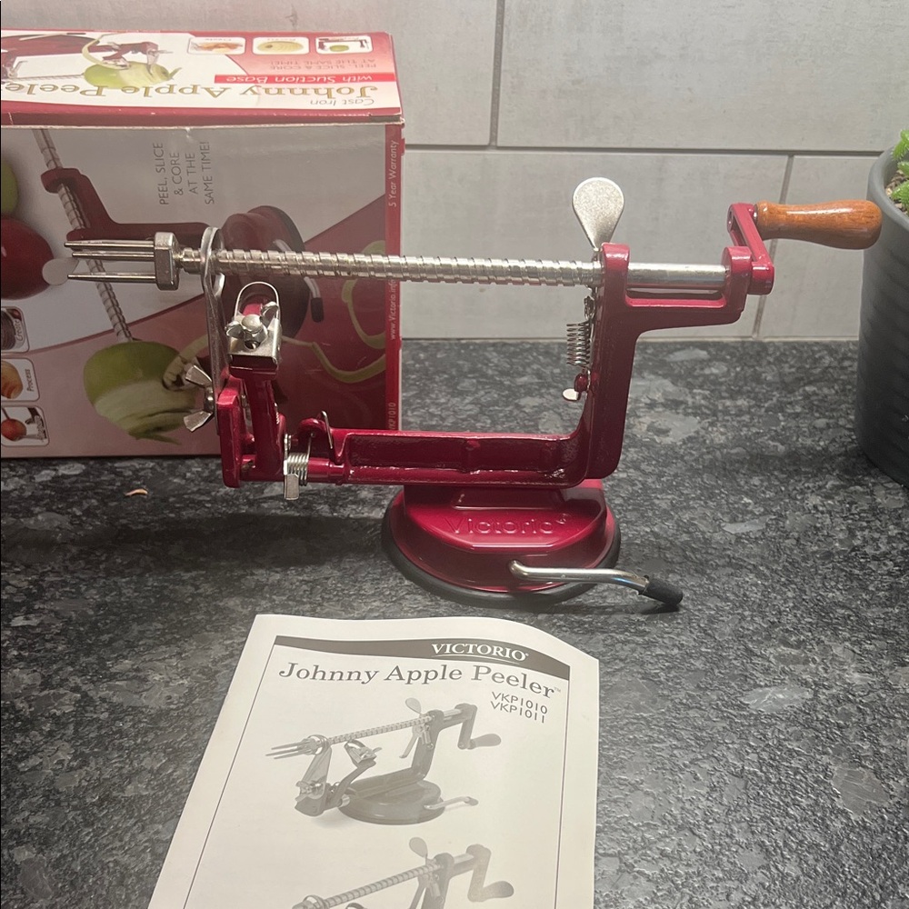 Victoria Red Cast Irin Apple Peeler   Core, peel and slice. Exc condition